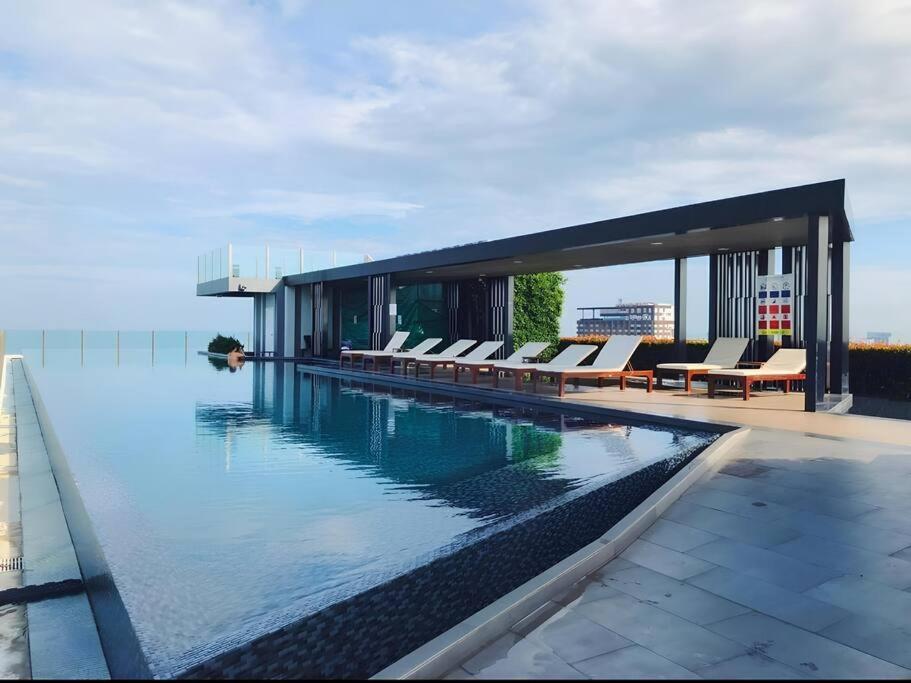 Sea View With Large Balcony @ Appartement